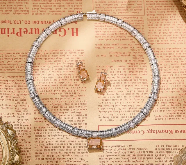 Van Cleef & Arpels Diamond and Green Gemstone Necklace 3