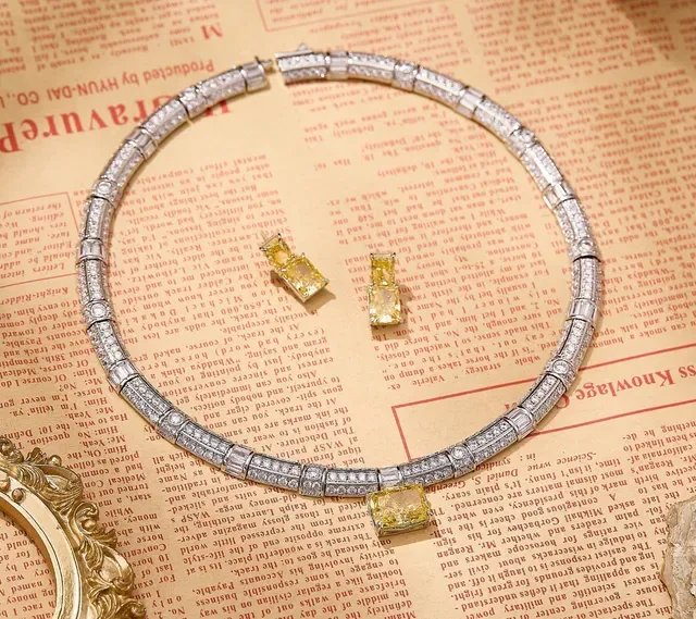 Van Cleef & Arpels Diamond and Green Gemstone Necklace 5
