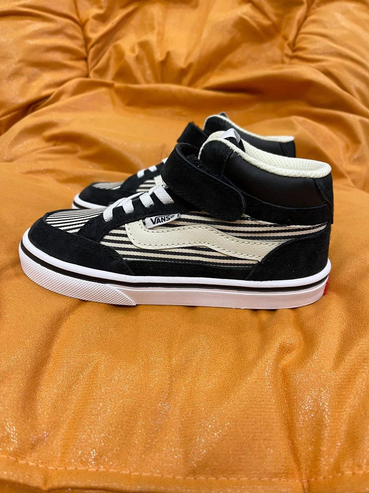 Vans Sk8-Hi Kids Black and White Skateboard Shoes 9