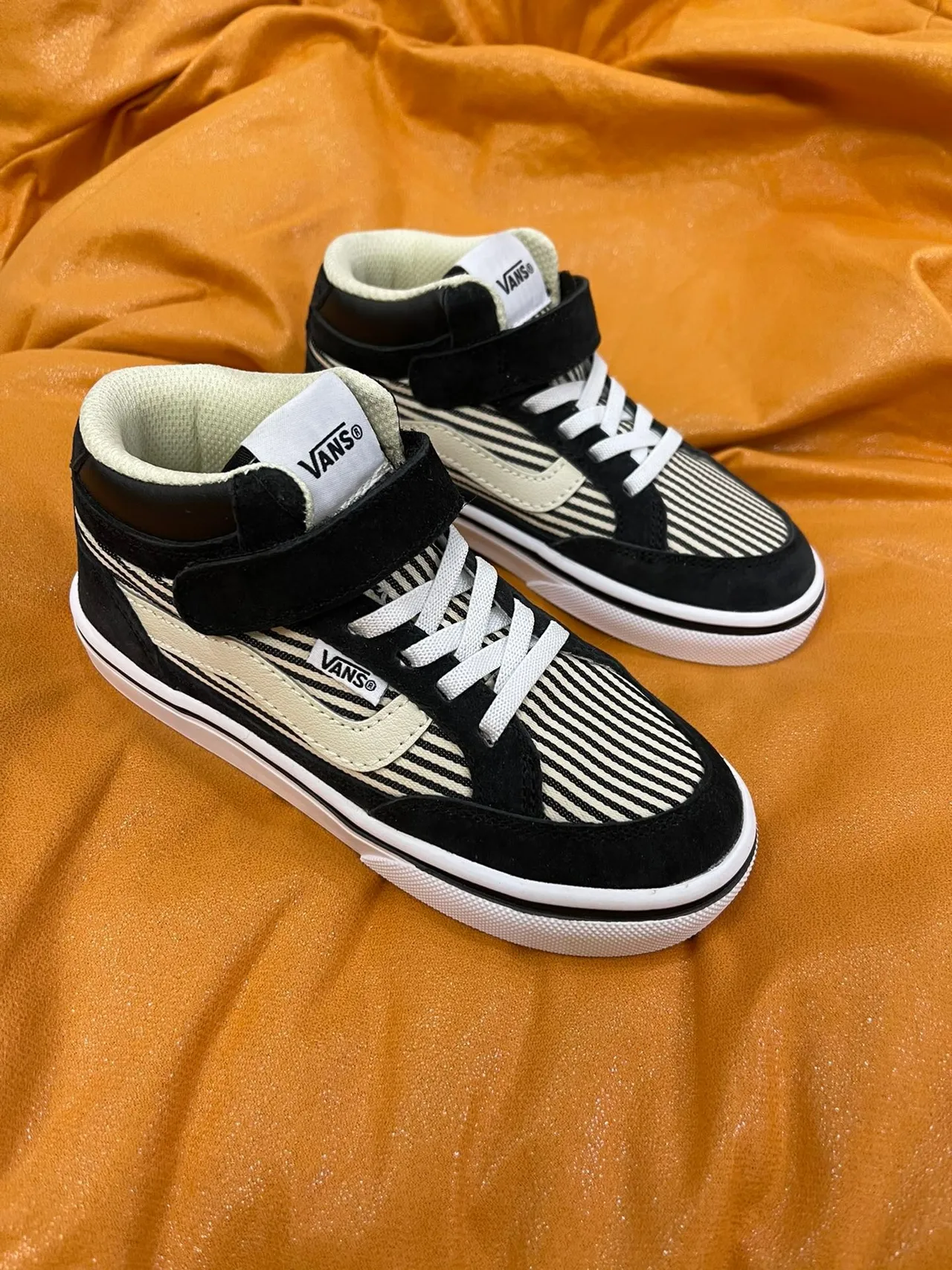 Vans Sk8-Hi Kids Black and White Skateboard Shoes 10