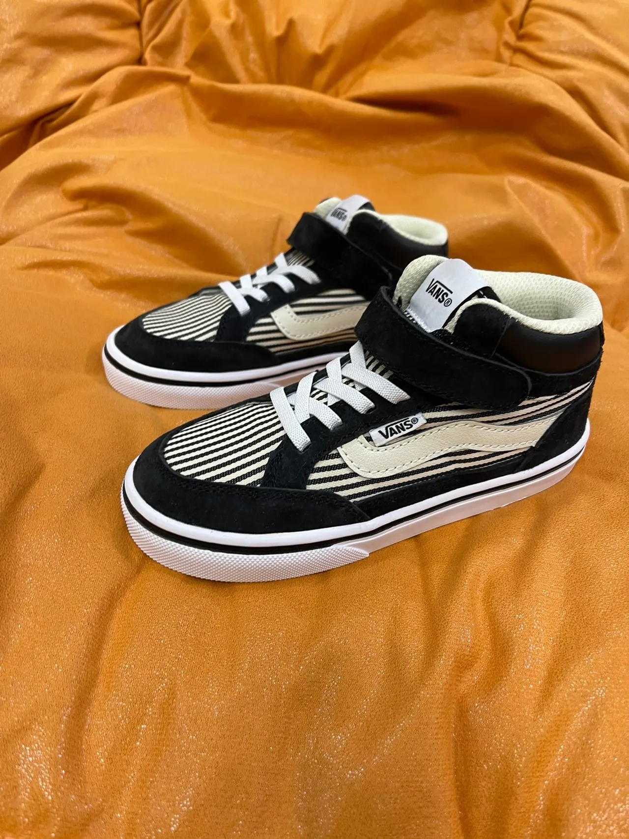 Vans Sk8-Hi Kids Black and White Skateboard Shoes 11