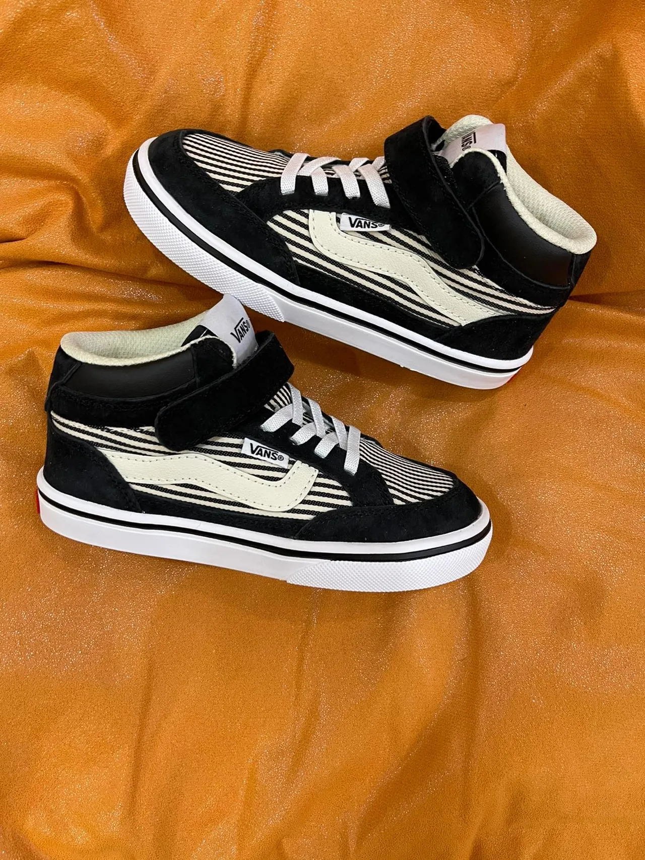 Vans Sk8-Hi Kids Black and White Skateboard Shoes 14