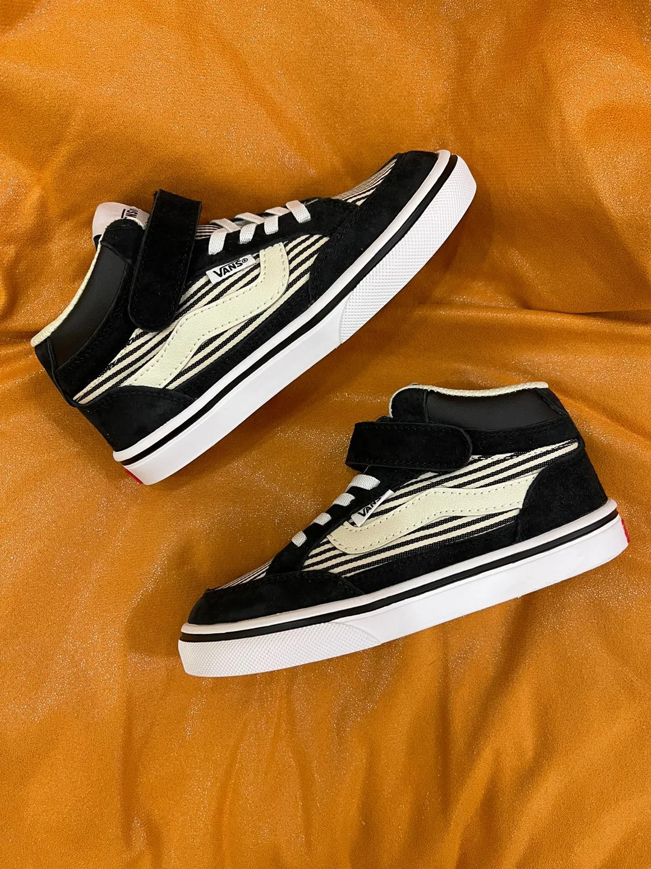 Vans Sk8-Hi Kids Black and White Skateboard Shoes 16