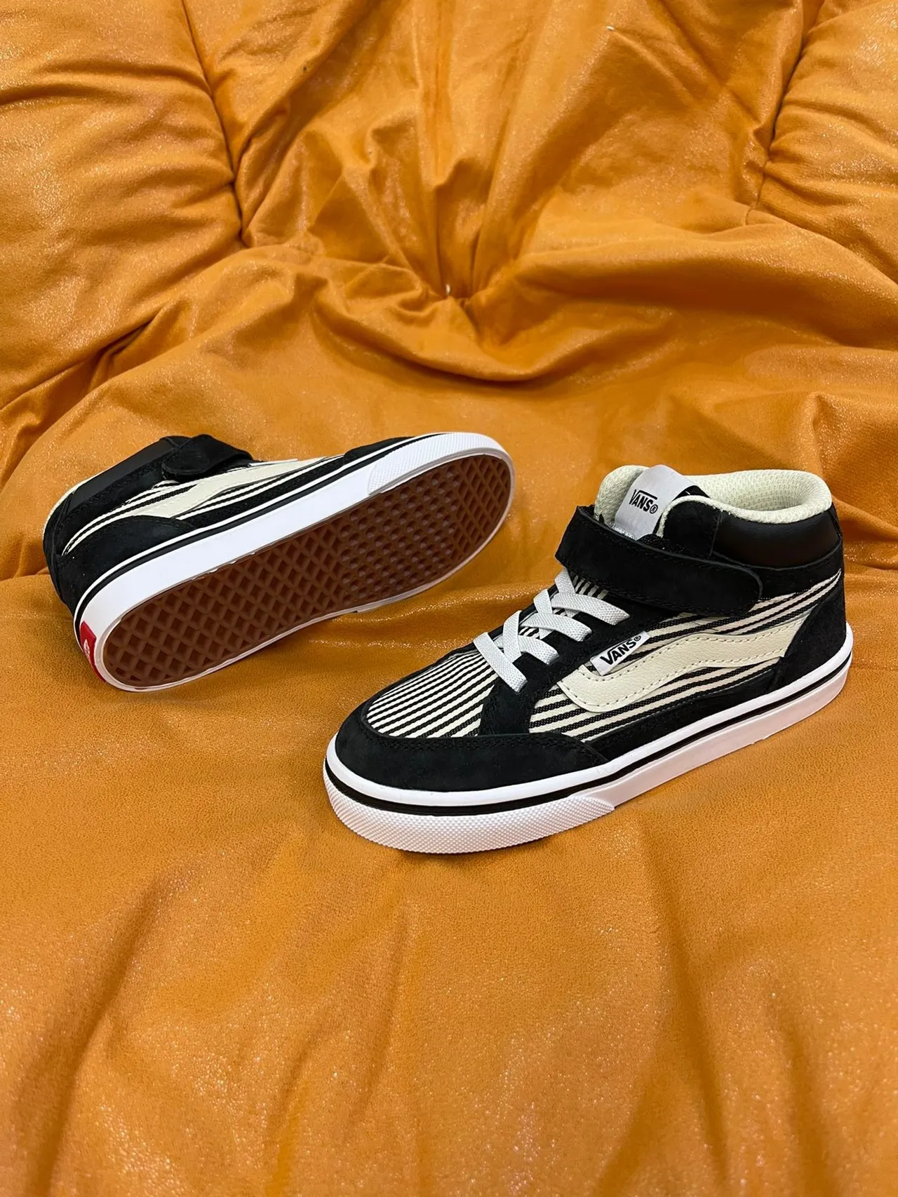 Vans Sk8-Hi Kids Black and White Skateboard Shoes 17