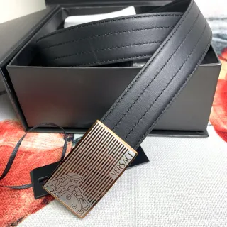 Versace Chain Reaction काला सोना चिकना आयताकार बकल चमड़े की बेल्ट