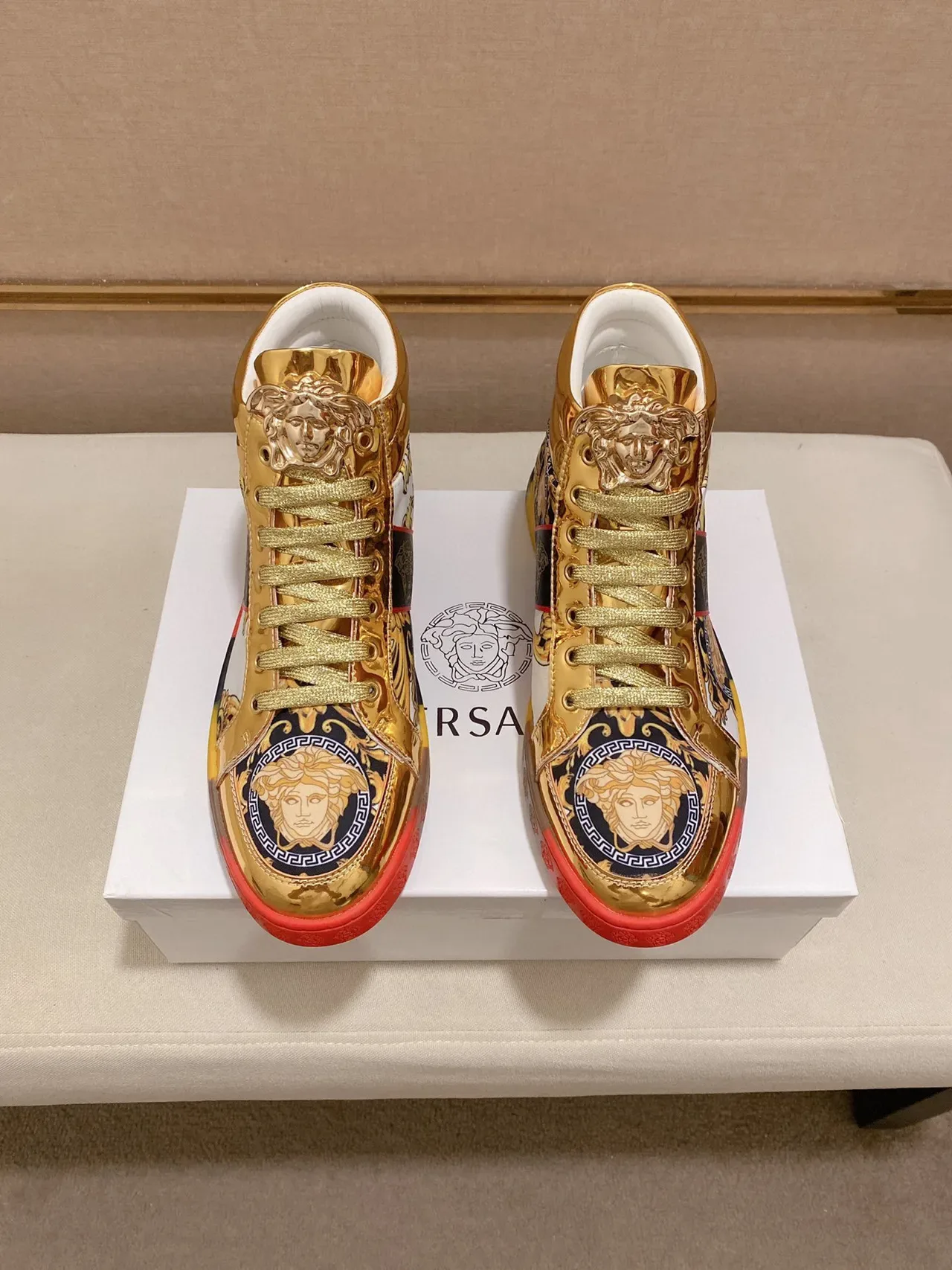 Versace Chain Reaction Dourados Medusa Baroque Print Tênis Lifestyle 4