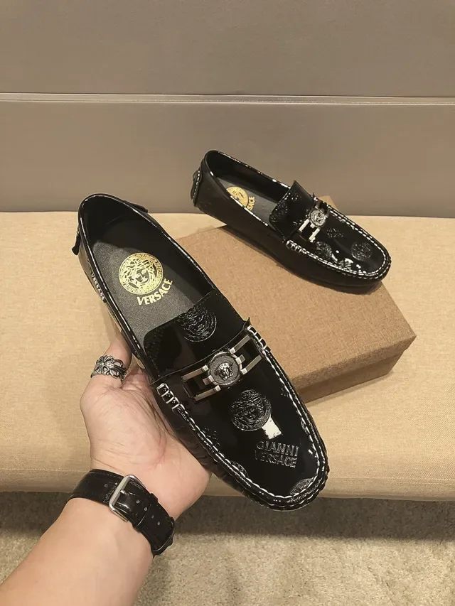 Versace Chain Reaction Medusa Print Mocassins Cuir Verni Noir 6