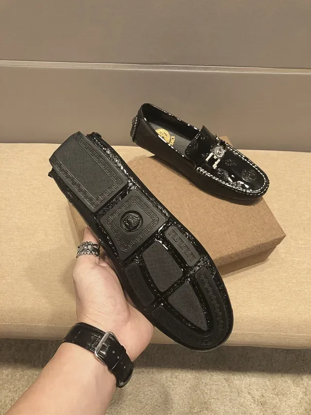 Versace Chain Reaction Medusa Print Mocassins Cuir Verni Noir 8