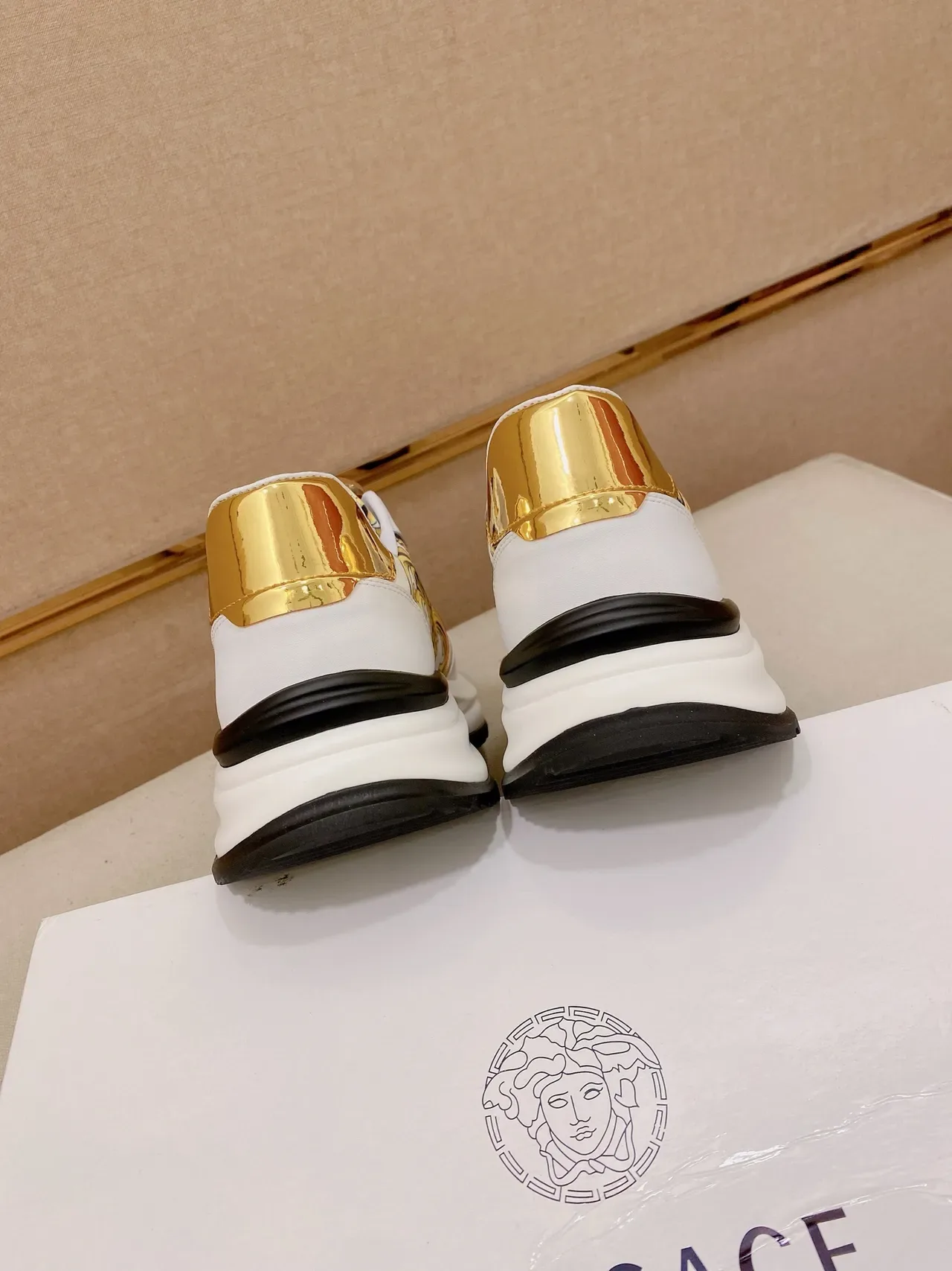 Versace Chain Reaction Medusa Print Sneakers Lifestyle avec accents dorés 3