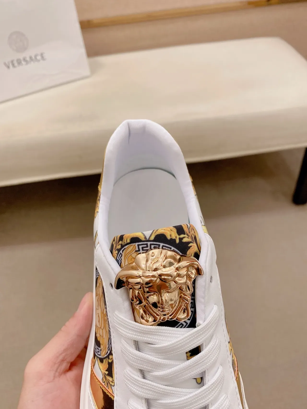 Versace Chain Reaction Medusa Print Sneakers Lifestyle avec accents dorés 4