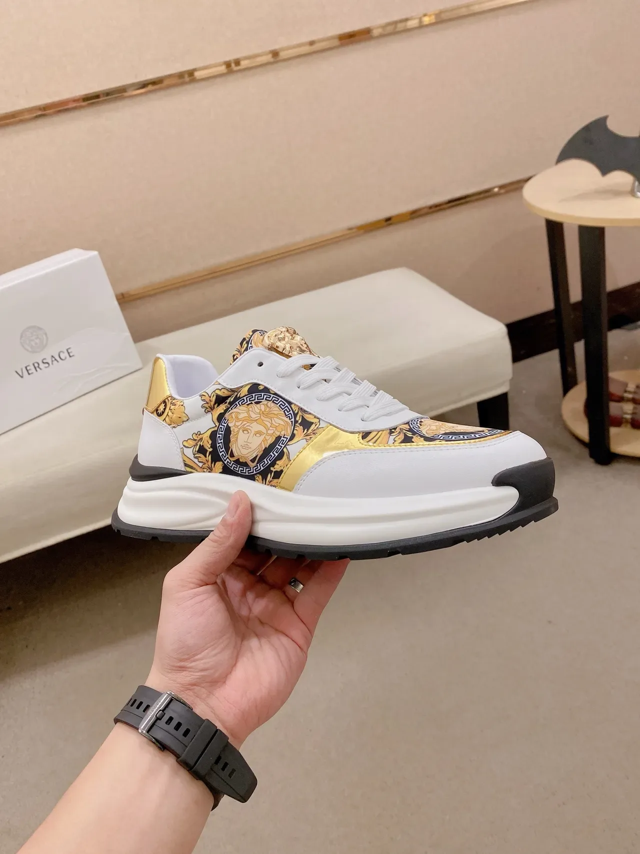 Versace Chain Reaction Medusa Print Sneakers Lifestyle avec accents dorés 5