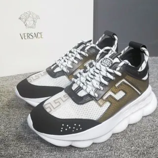 Versace Chain Reaction White Gold नक्काशीदार तलवाँ जाल और सिंथेटिक ओवरले निर्माण मोटा स्नीकर्स
