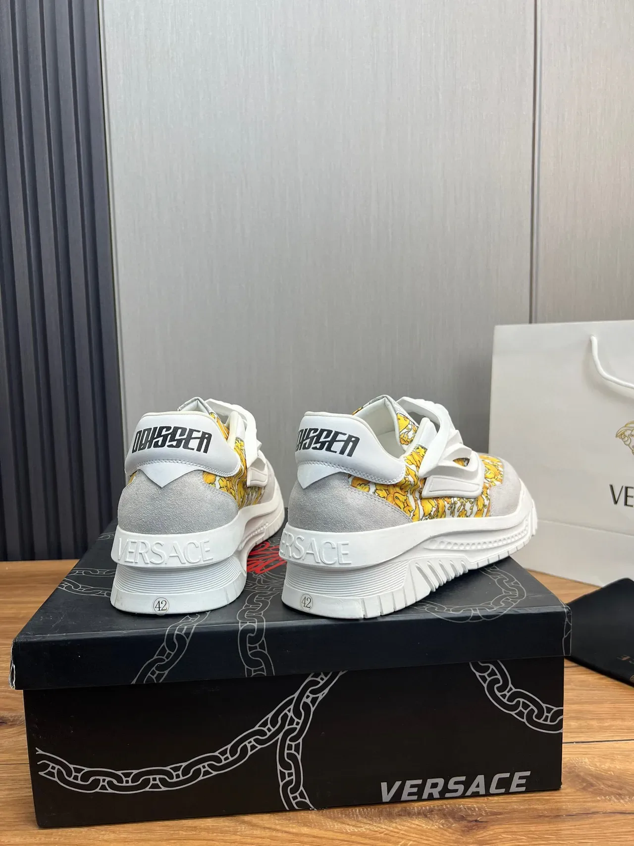 Versace Chain Reaction Tênis Chunky Amarelos com Estampa Baroque 5
