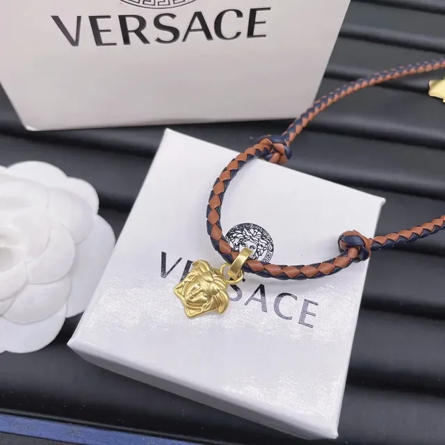 Collier Versace Medusa Charm marron et navy cordon de cuir tressé 3