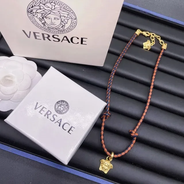 Collier Versace Medusa Charm marron et navy cordon de cuir tressé 4