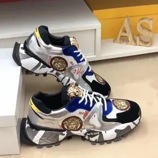 Versace बहुरंगी चांदी मेडूज़ा मेडेलियन एप्लिके लायन हेड टंग हार्डवेयर चंकी स्नीकर