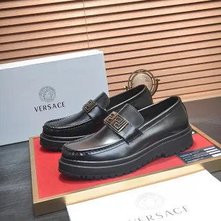 Versace Odissea काली सोने की चमकदार चमड़े Greca धातु बक़ल लोफर