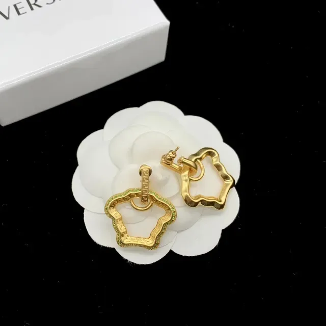 Versace Odissea Gold Green Chaîne chunky à maillons ovales pendentifs en forme de cœur Greca 3