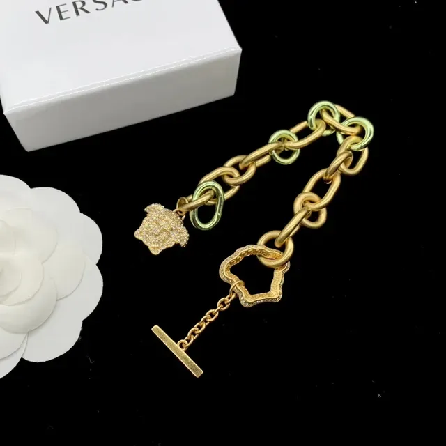Versace Odissea Gold Green Chaîne chunky à maillons ovales pendentifs en forme de cœur Greca 4