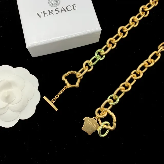 Versace Odissea Gold Green Chaîne chunky à maillons ovales pendentifs en forme de cœur Greca 7
