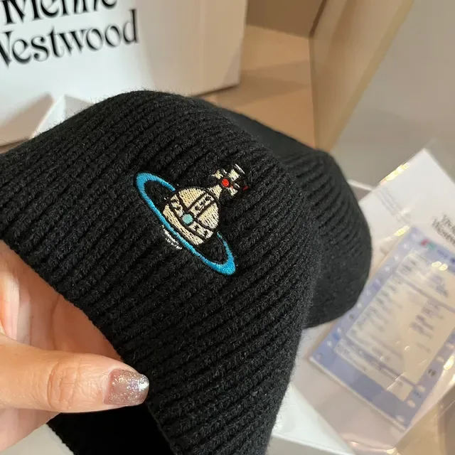 Vivienne Westwood Orb Bonnet Tricoté Côtelé Manchette Pliée Noir et Bleu 4