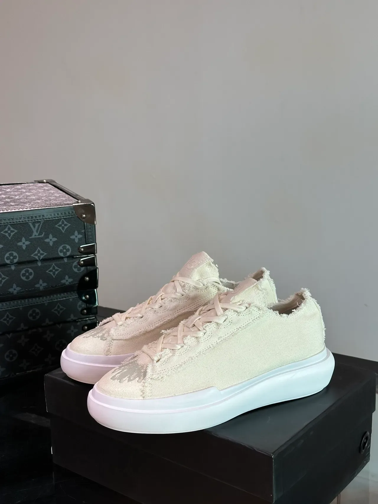 Y-3 Kaiwa Beige White Frayed-Edge Canvas Platform Sole Lifestyle Sneakers 5
