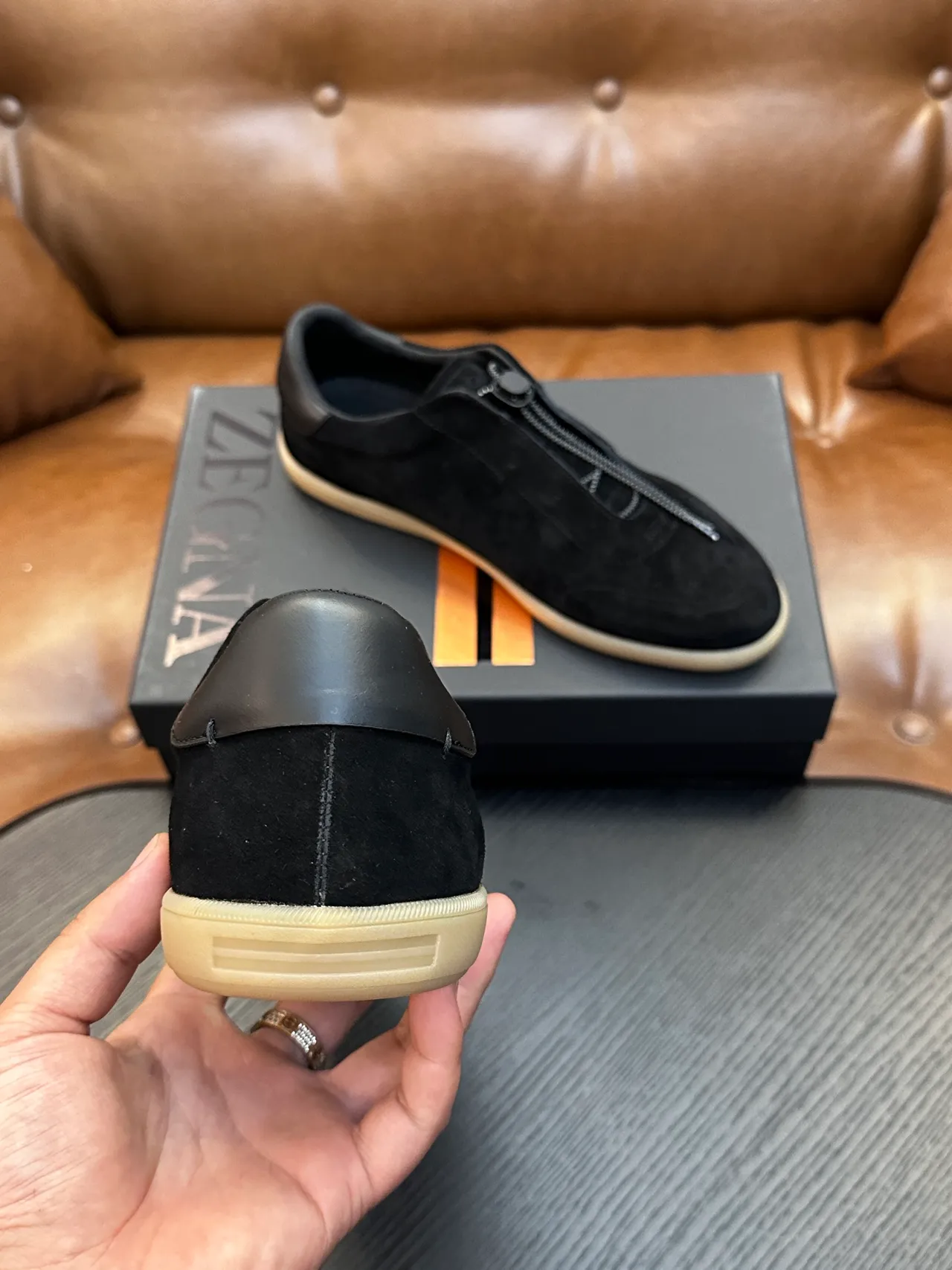 Zegna Chaussure Casual de Daim Noir à Fermeture Éclair Slip-On 3