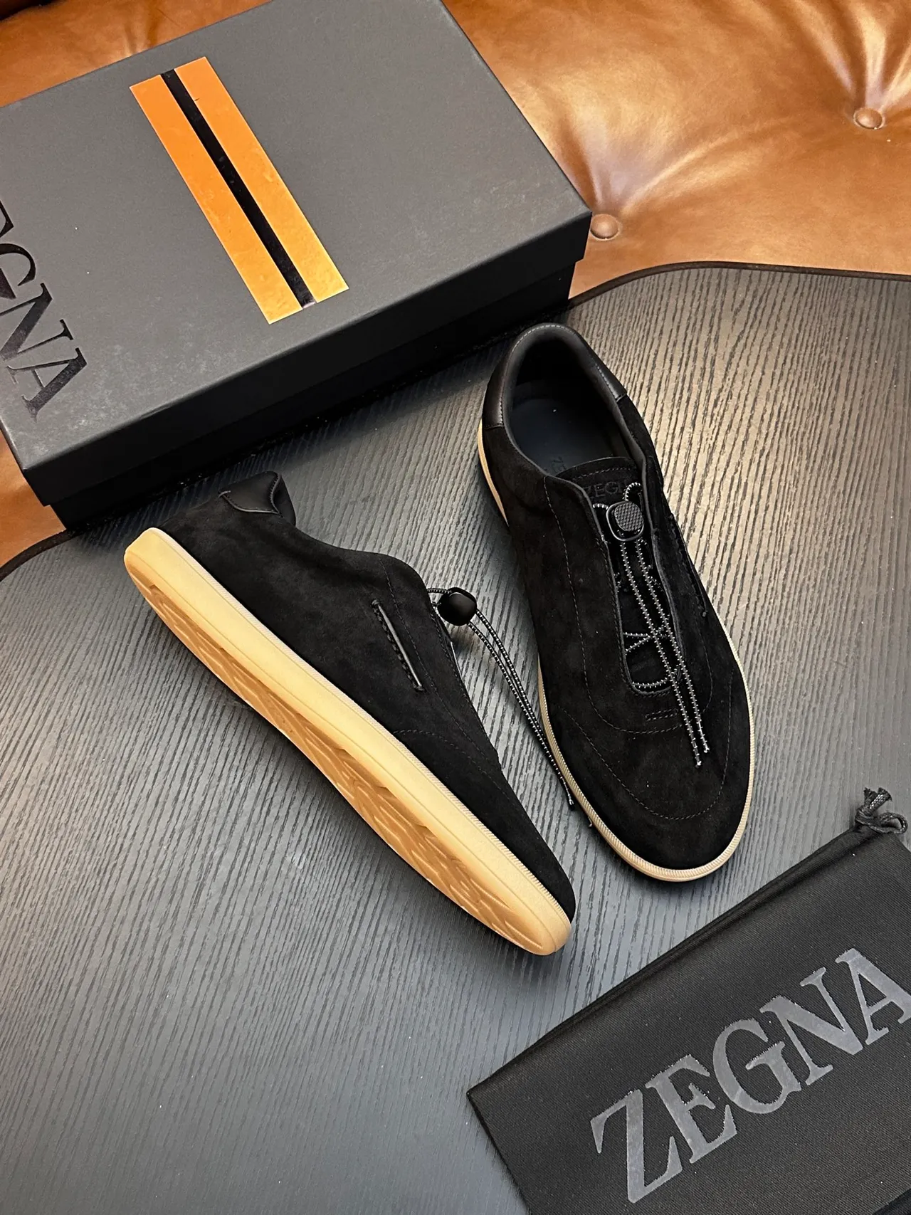Zegna Chaussure Casual de Daim Noir à Fermeture Éclair Slip-On 5