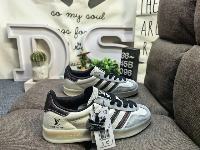 Adidas Beige Gray Low-Top Canvas Upper Lifestyle Sneakers 11