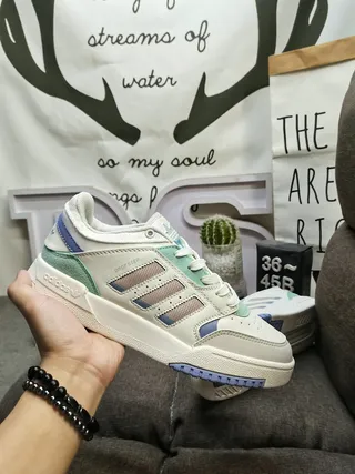 Adidas 米色绿低帮分层网面合成鞋面生活休闲鞋 5
