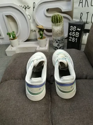 Adidas 米色绿低帮分层网面合成鞋面生活休闲鞋 8