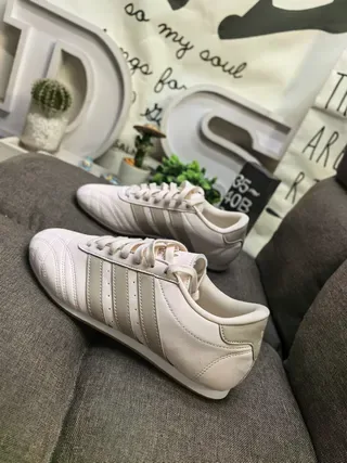 Adidas Beige Low-Top Leather Upper Lifestyle Sneakers 7