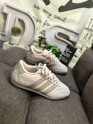 Adidas Beige Low-Top Leather Upper Lifestyle Sneakers 9