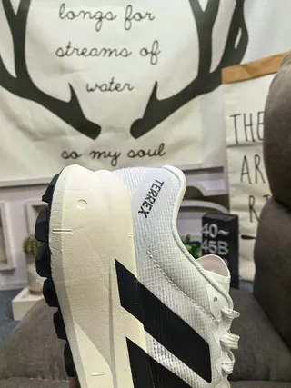 Adidas Zapatillas de running negro blanco bajo perfil silueta de carreras malla ingenieril superior 3