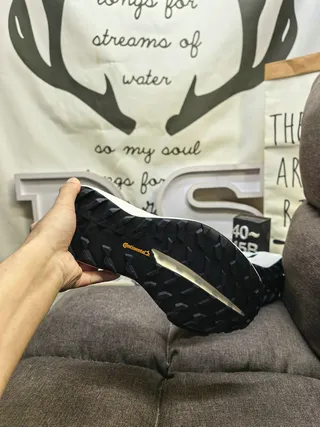 Adidas Zapatillas de running negro blanco bajo perfil silueta de carreras malla ingenieril superior 4