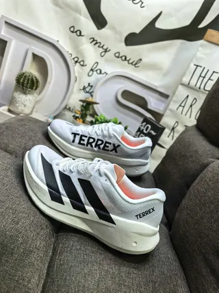 Adidas Zapatillas de running negro blanco bajo perfil silueta de carreras malla ingenieril superior 7