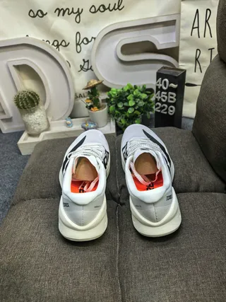 Adidas Zapatillas de running negro blanco bajo perfil silueta de carreras malla ingenieril superior 8