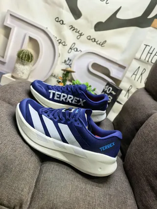 Adidas Zapatillas de running negro blanco bajo perfil silueta de carreras malla ingenieril superior 17