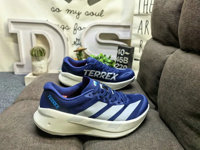 Adidas Zapatillas de running negro blanco bajo perfil silueta de carreras malla ingenieril superior 21