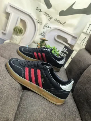 Adidas Gazelle काले लाल सूड लाइफस्टाइल स्नीकर 7
