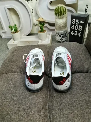 Adidas Gazelle White Red Black Hello Kitty Lifestyle Sneakers 8