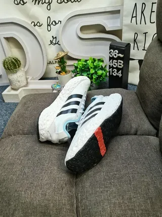 Adidas Gray Silver Low-Top Textured Midsole Lifestyle Sneakers 6