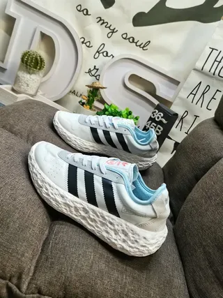 Adidas Gray Silver Low-Top Textured Midsole Lifestyle Sneakers 7