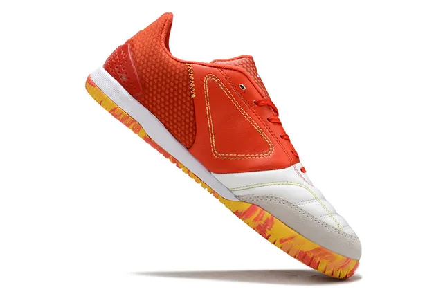 Adidas Chaussures de football indoor orange blanc low-top avec empeigne mesh texturé 6