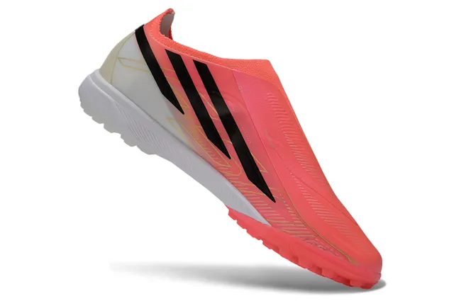 Adidas Tênis de Futebol Turf com upper em gradiente neon rosa e preto sem cadarços ajuste de meia 2