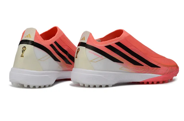 Adidas Tênis de Futebol Turf com upper em gradiente neon rosa e preto sem cadarços ajuste de meia 5