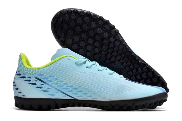 Adidas Chaussures de football turf rose et noir à coupe basse en mesh synthétique avec trois bandes blanches 2
