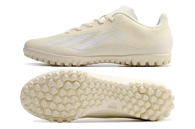 Adidas Chaussures de football turf rose et noir à coupe basse en mesh synthétique avec trois bandes blanches 5