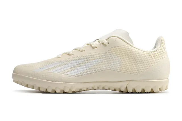 Adidas Chaussures de football turf rose et noir à coupe basse en mesh synthétique avec trois bandes blanches 8
