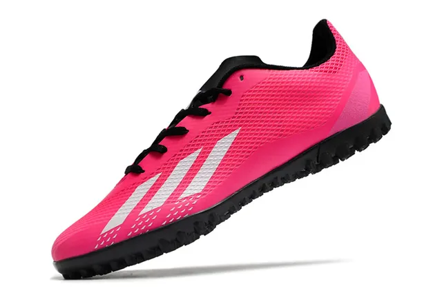 Adidas Chaussures de football turf rose et noir à coupe basse en mesh synthétique avec trois bandes blanches 13